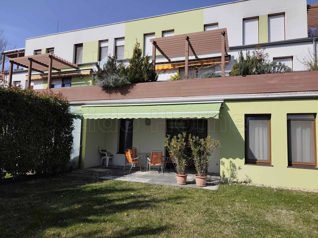 Földszinti, 2 szoba+nappalis nyaraló Balatonalmádiban!