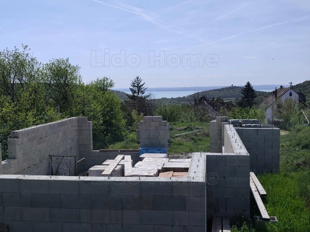 Panorámás belterületi építési telek Felsőörsön!