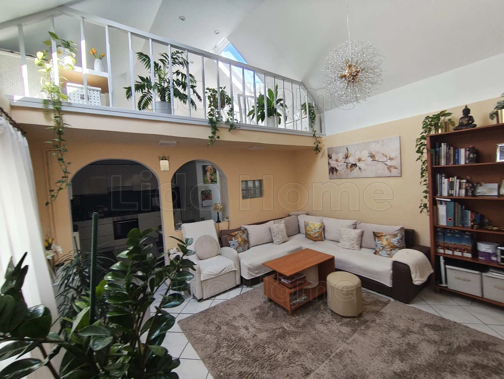 Galériás családi ház Balatonfüreden!