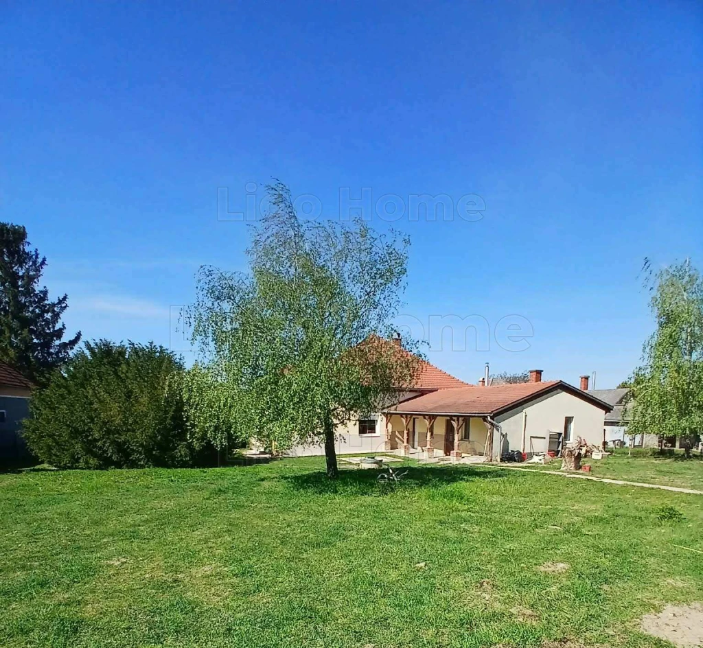 Különleges hangulatú vidéki birtok Balatontól 8 Km-re Csajágon!