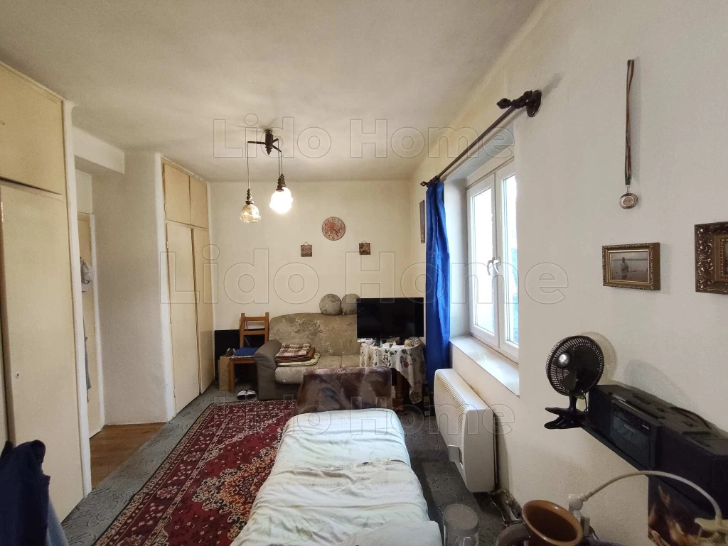 Balatonfűzfői földszinti garzonlakás eladó!