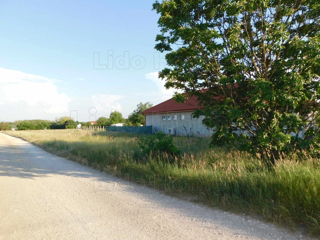 Eladó lakóövezeti telek Fülén