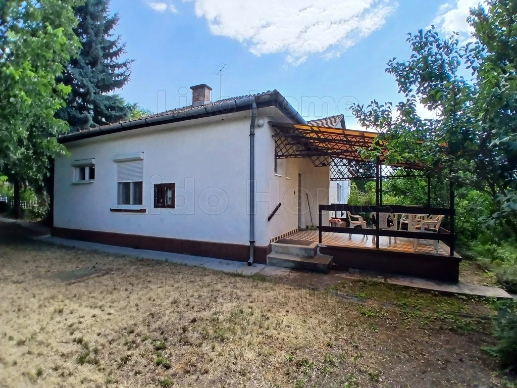 Hangulatos családi ház, hangulatos kerttel Balatonfűzfőn!