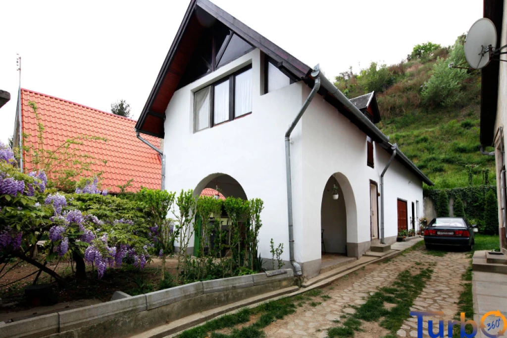 Eladó üzlet, Dunaföldvár