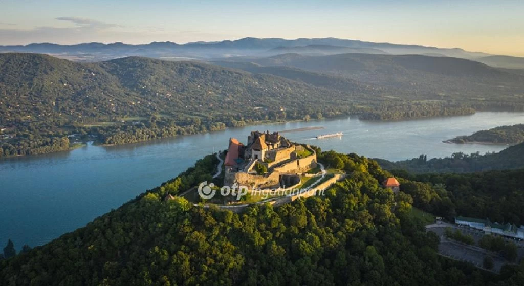 Eladó hotel, panzió, Visegrád, Fellegvár felé fél úton.