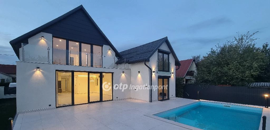 Eladó családi ház, Alsóörs, lakóövezet