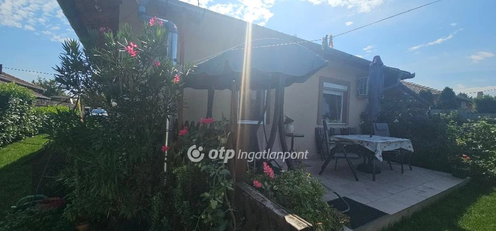 Eladó családi ház, Halásztelek, lakóövezet