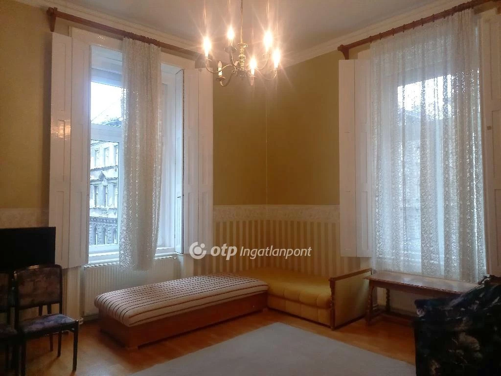 For sale brick flat, Budapest VI. kerület, Oktogon