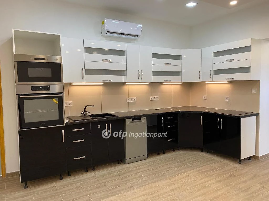 Eladó téglalakás, Budapest VIII. kerület, Teleki tér