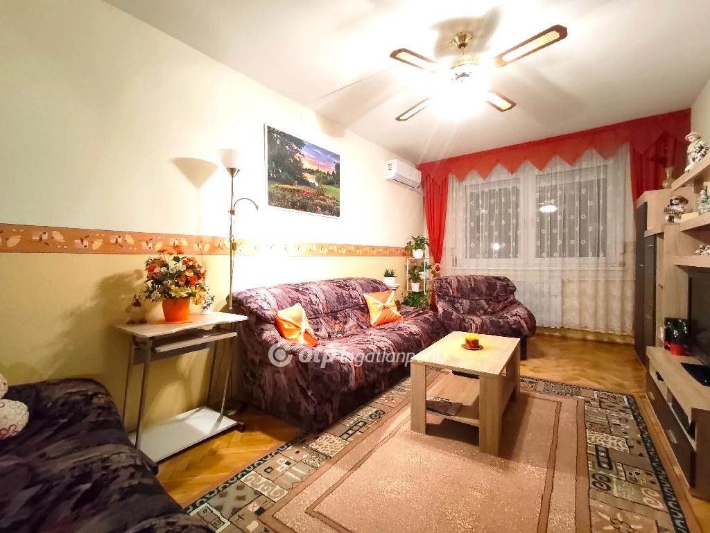 c3-1-name c2-20-name, Budapest XI. kerület, Etele pláza