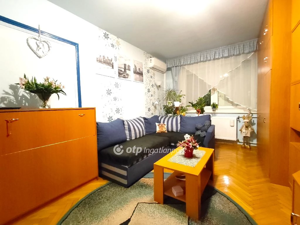 c3-1-name c2-20-name, Budapest XI. kerület, Etele pláza