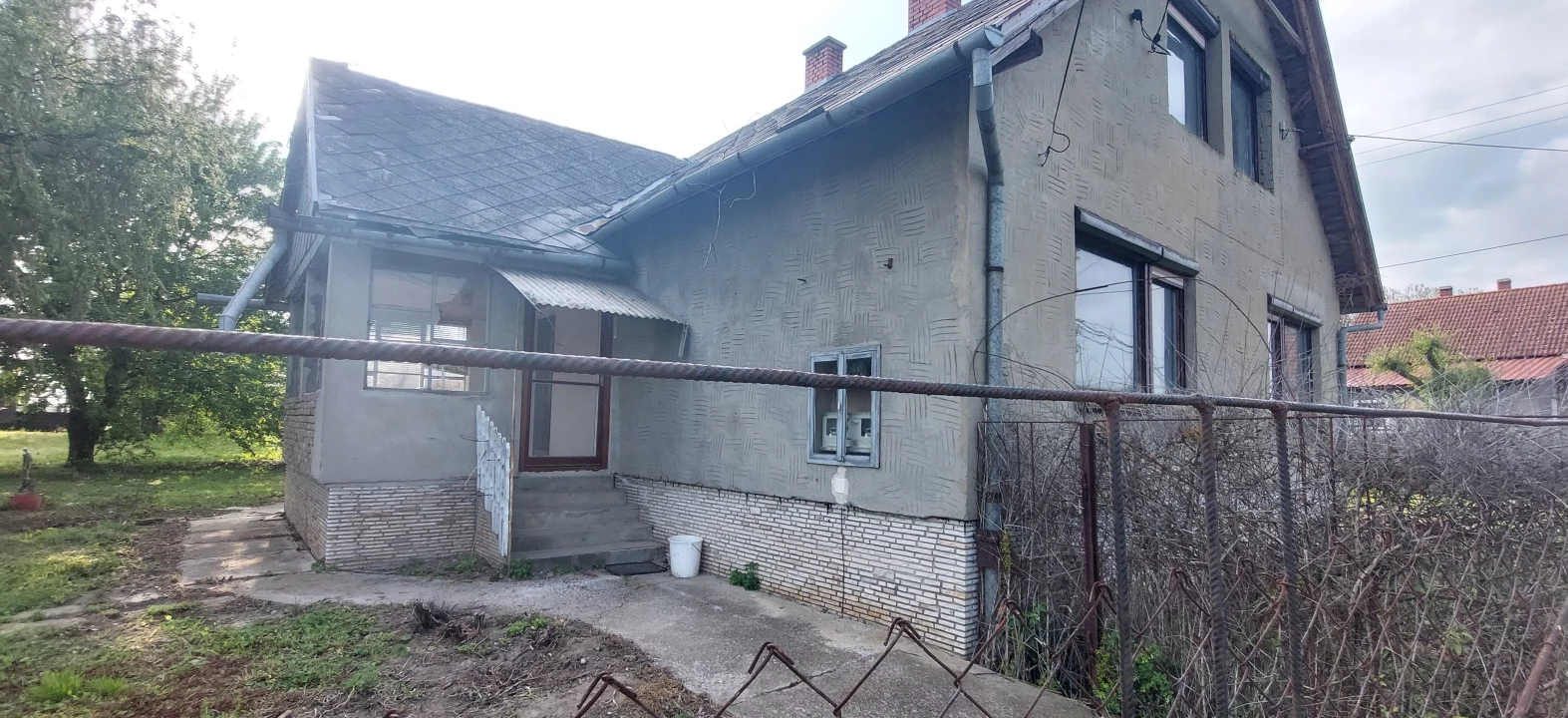 Eladó családi ház, Sárok