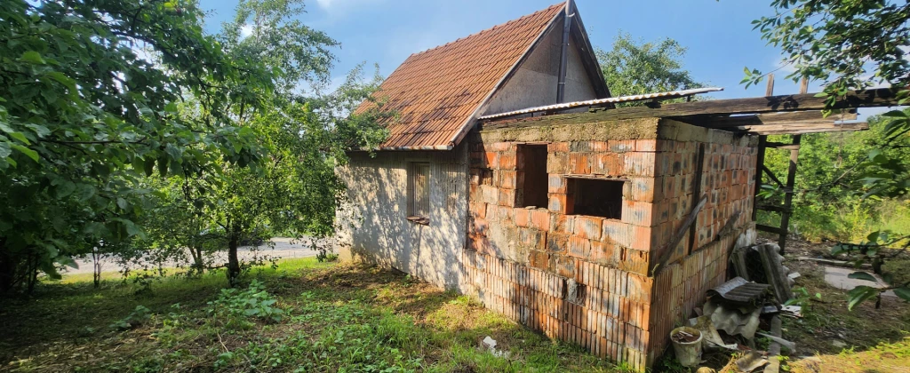 Miskolcon eladó zártkerti ingatlan