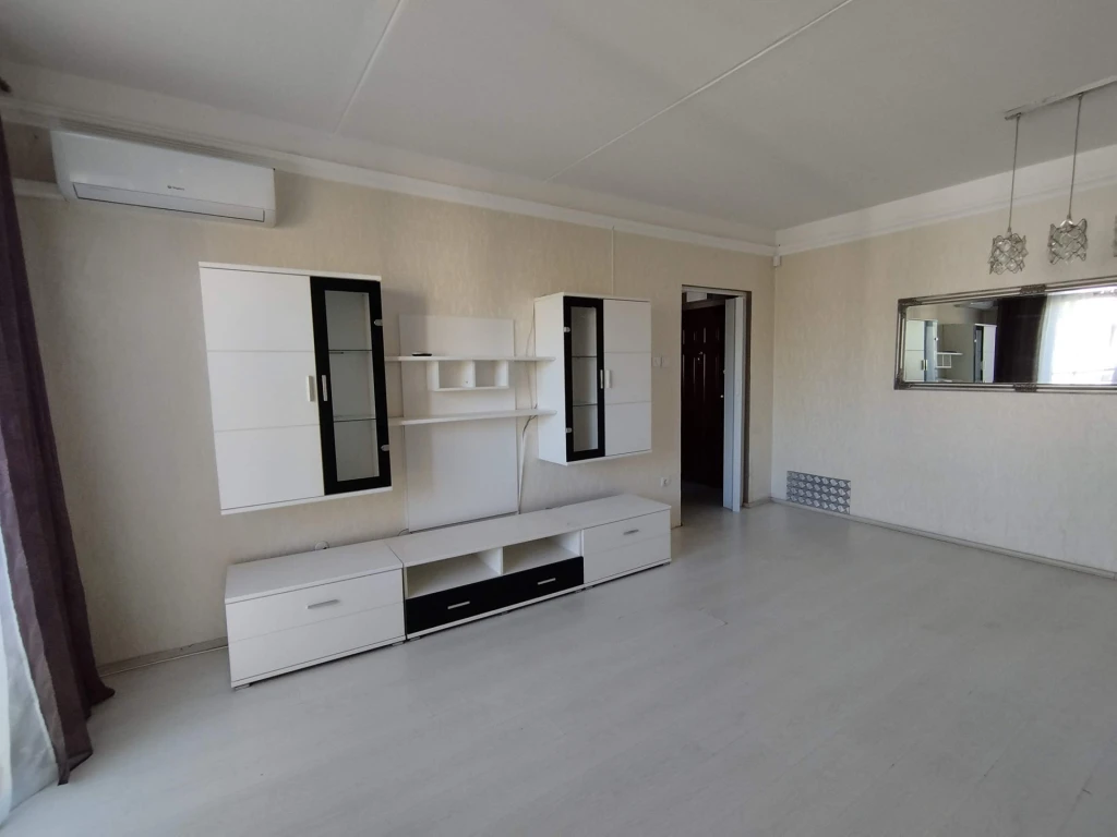 c3-1-name c2-20-name, Miskolc, Avas