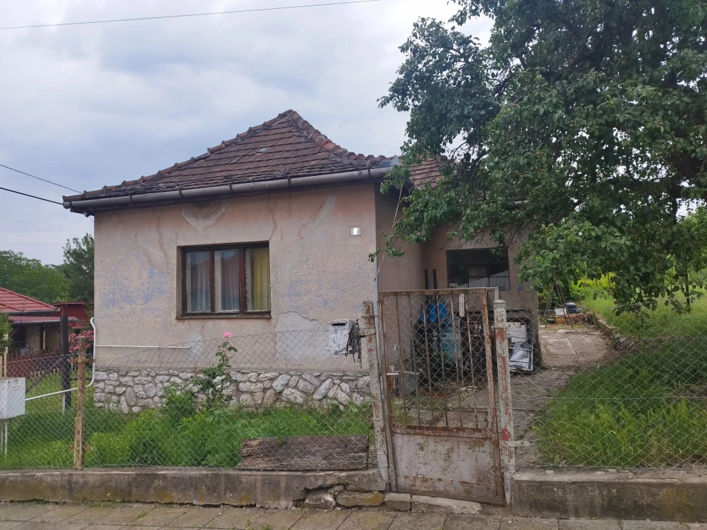 c3-1-name c2-1-name, Miskolc, Vargahegy