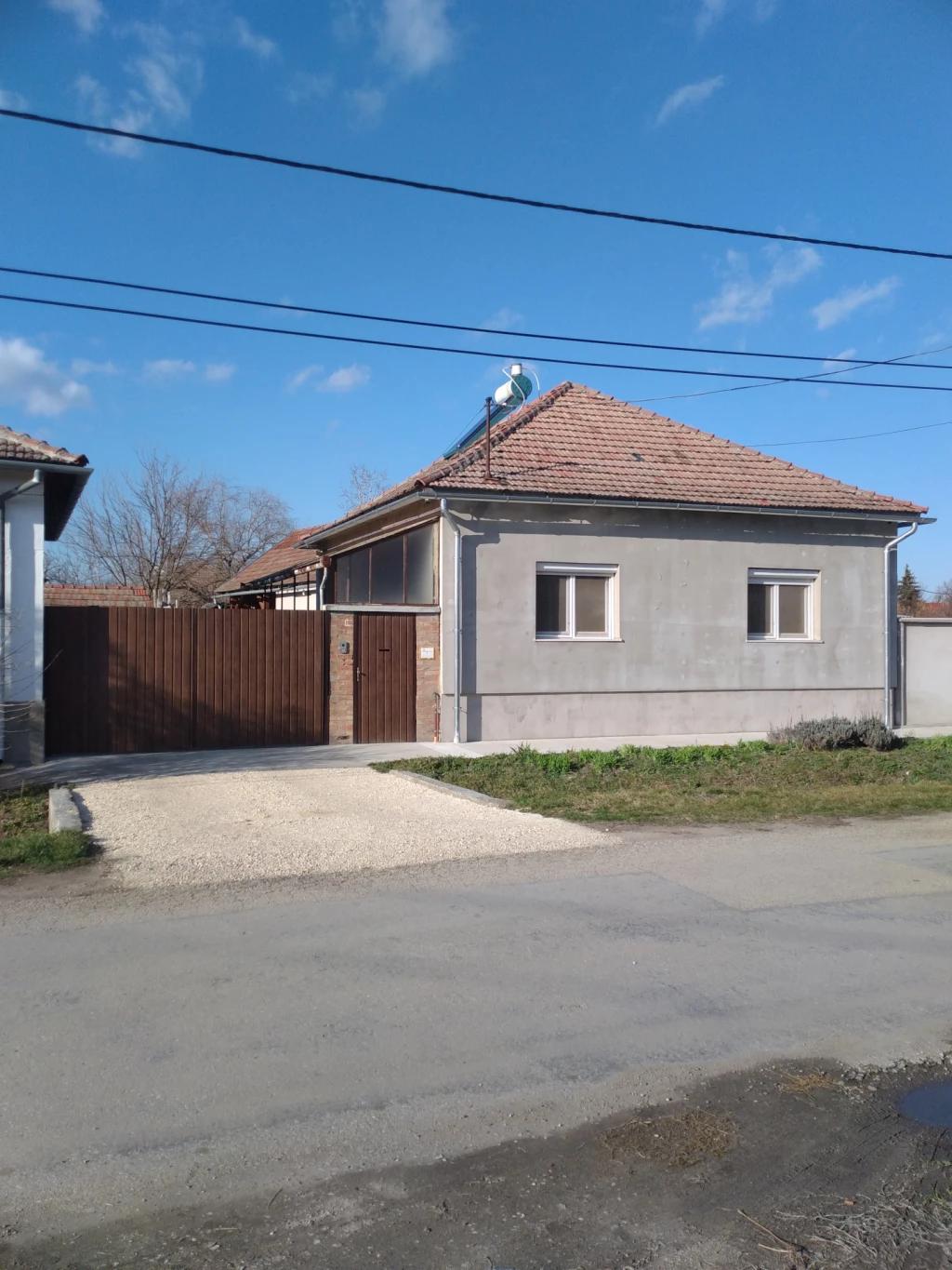 A Tisza mellett, Mindszenten, 90nm-es, 3 szobás felújított családi ház eladó