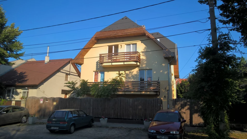 KIADÓ szobák bérelhetők a 12., 14., 16. kerületben és Budaörsön.