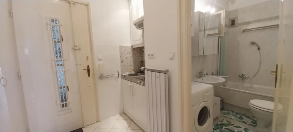 A NYUGATINÁL 1 SZOBÁS, ERKÉLYES LAKÁS KIADÓ!