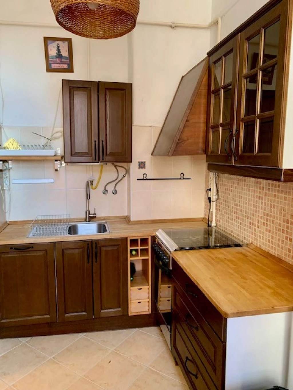 A 8.KERÜLETBEN, A CSARNOKNEGYEDBEN 3 SZOBÁS LAKÁS ELADÓ!