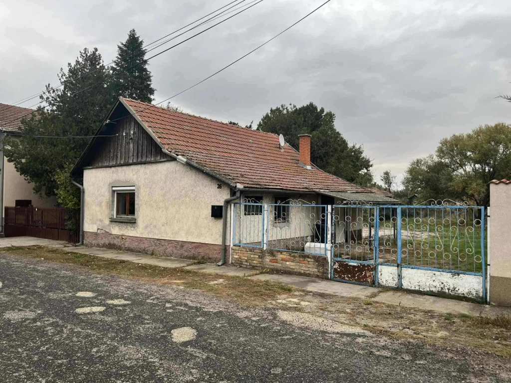 Lakitelek belterületen kis családi ház eladó
