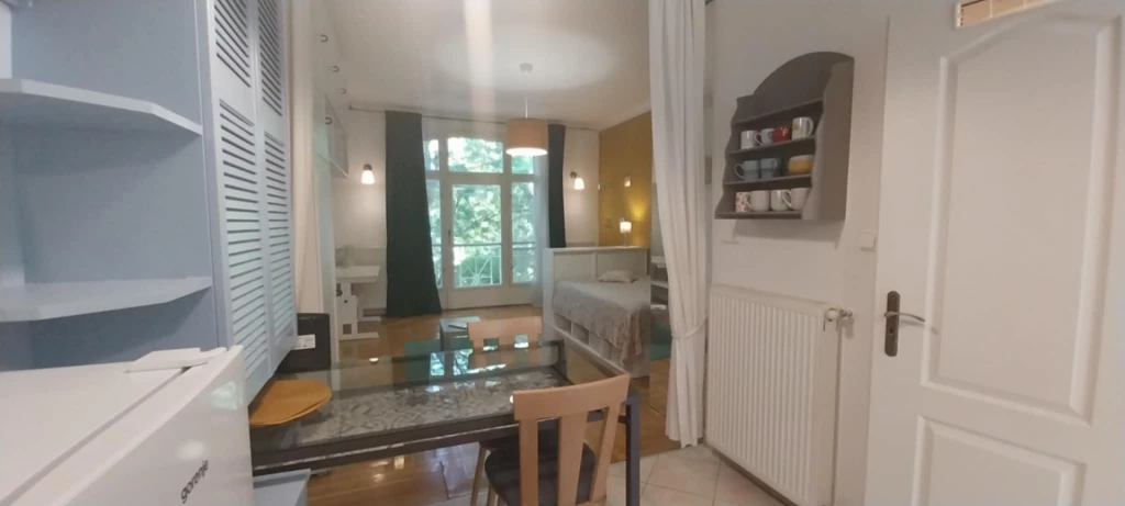 ÓBUDÁN IGÉNYESEN FELÚJÍTOTT, BÚTOROZOTT, 1 SZOBÁS LAKÁS KIADÓ!