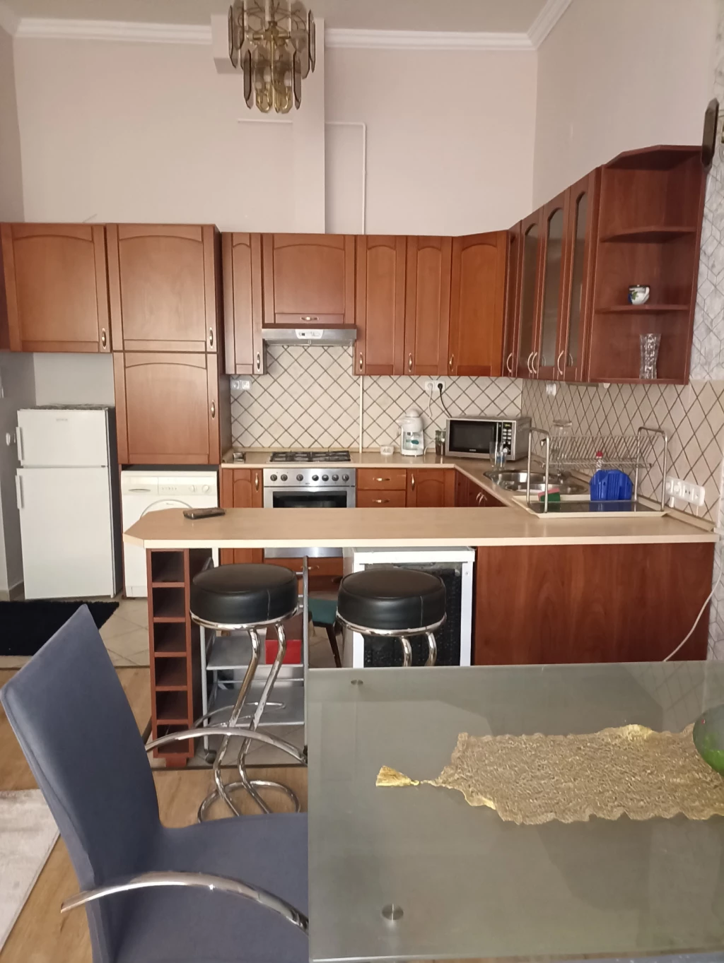 AZ OKTOGONTÓL 2 PERCRE 3 SZOBÁS, BÚTOROZOTT LAKÁS KIADÓ!