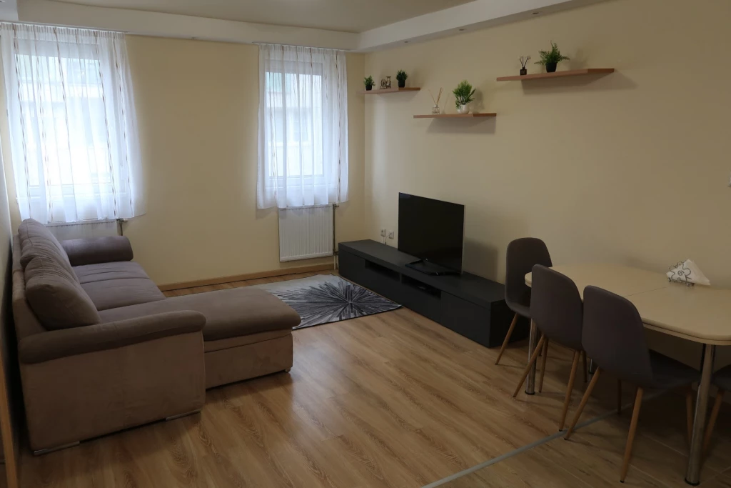 A 13.KERÜLETBEN ÚJSZERŰ, 3 ÉS FÉL SZOBÁS LAKÁS KIADÓ!