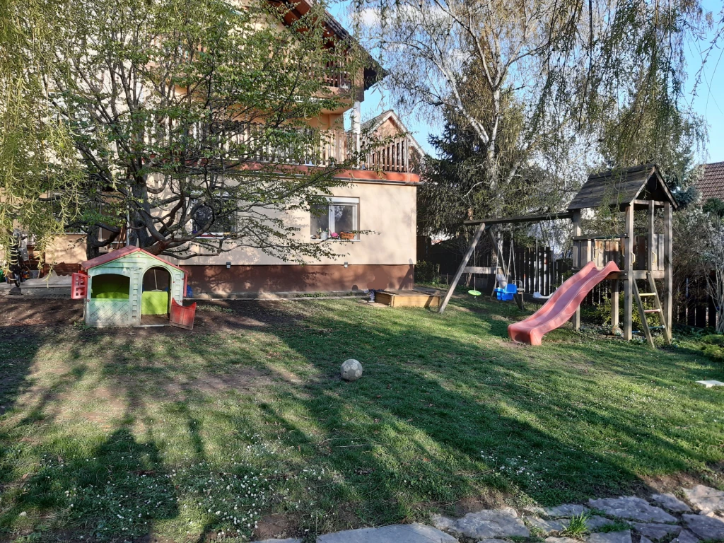 Kertkapcsolatos, 4 szobás lakás Budaörsön