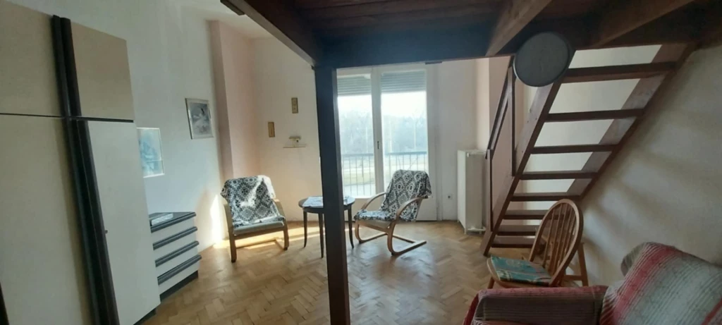 A DÉLI PÁLYAUDVARNÁL EGYSZOBÁS, GALÉRIÁS LAKÁS KIADÓ!