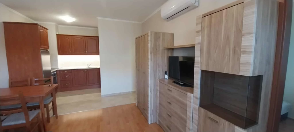 A NÉPLIGETNÉL ÚJSZERŰ, 2 SZOBÁS, ERKÉLYES LAKÁS KIADÓ!