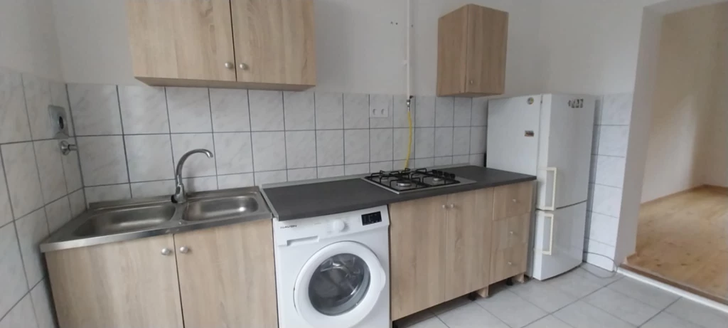 KISPESTEN 1 SZOBÁS, BÚTOROZATLAN LAKÁS KIADÓ!