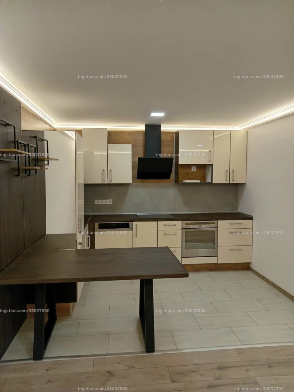 Sátoraljaújhelyben a Losárdi Zsuzsanna utcában 2. emeleti, 51 nm-es lakás tulajdonostól eladó