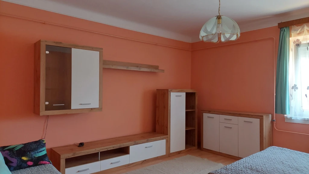 c3-2-name c2-19-name, Budapest X. kerület, Hatház utca