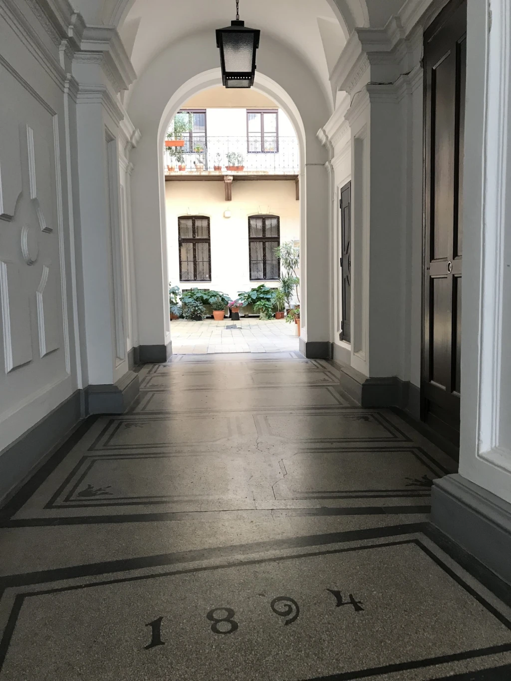 c3-2-name c2-19-name, Budapest I. kerület, Várnegyed, Országház utca