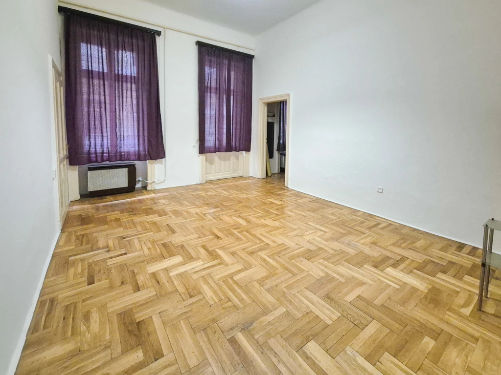 c3-1-name c2-19-name, Budapest V. kerület, Honvéd utca