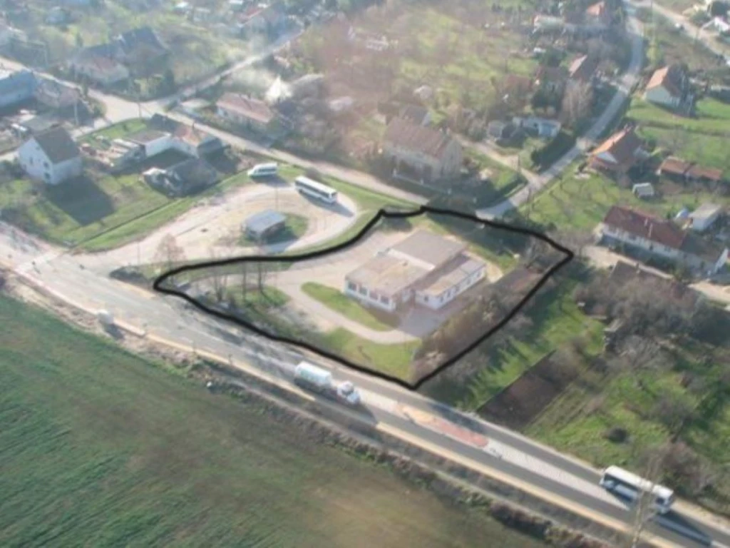 Ideális fekvésű kereskedelmi ingatlan