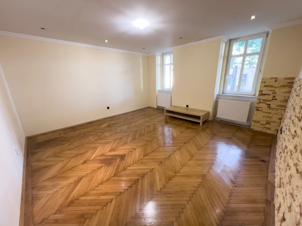 Eladó téglalakás - Sopron, Táncsics utca 23.