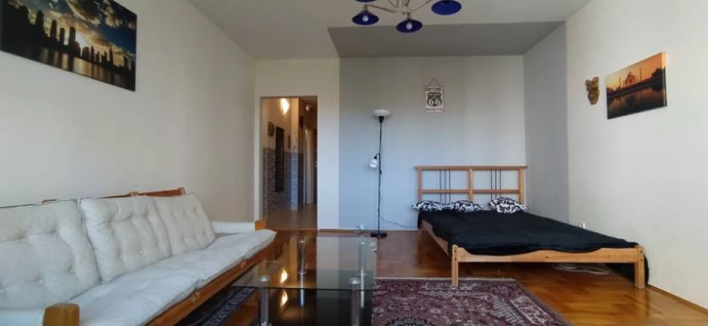 ANGYALFÖLDÖN 1 SZOBÁS, BÚTOROZOTT LAKÁS KIADÓ!
