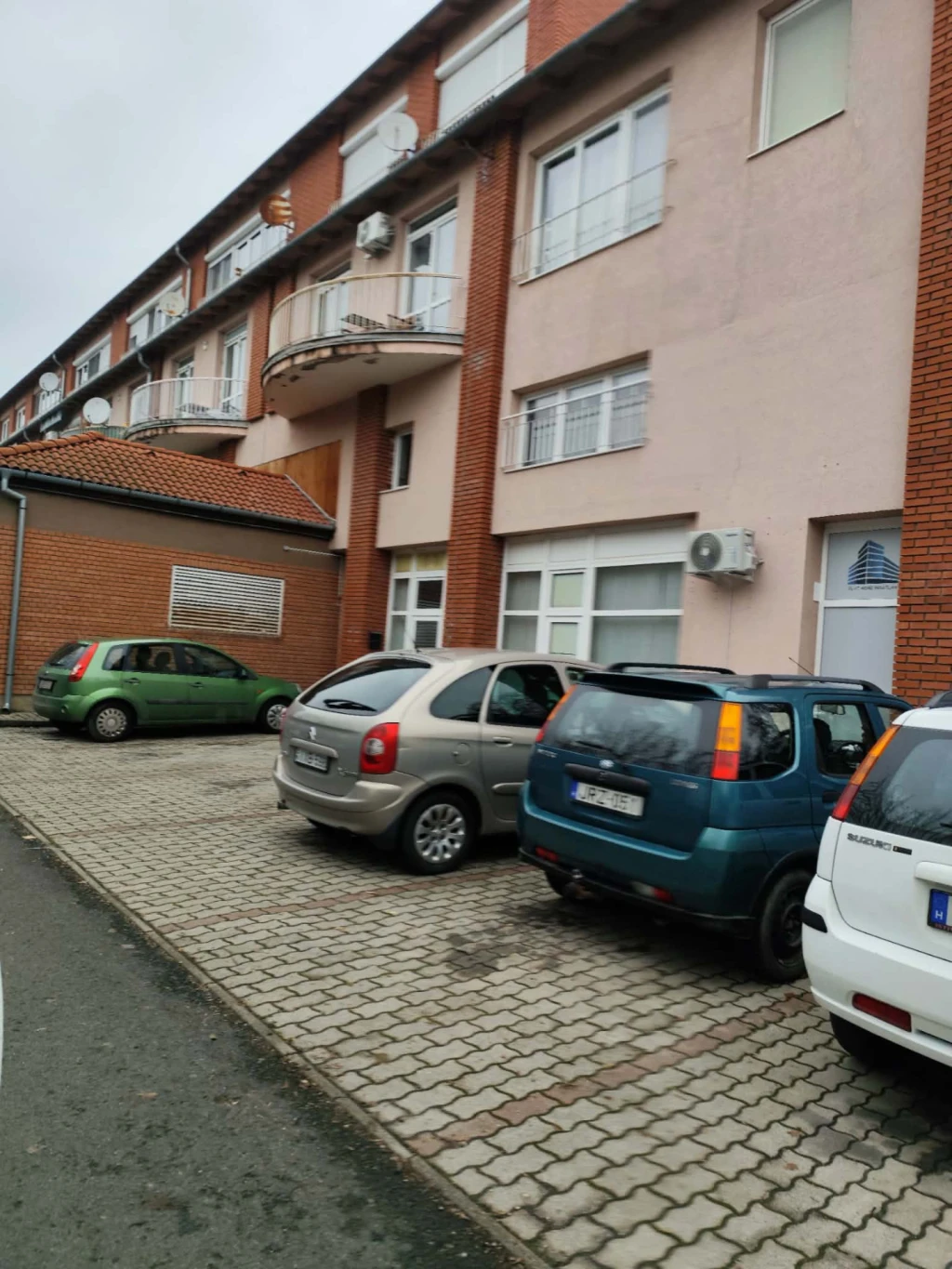 Keszthelyen üzlethelyiség, Eladó.