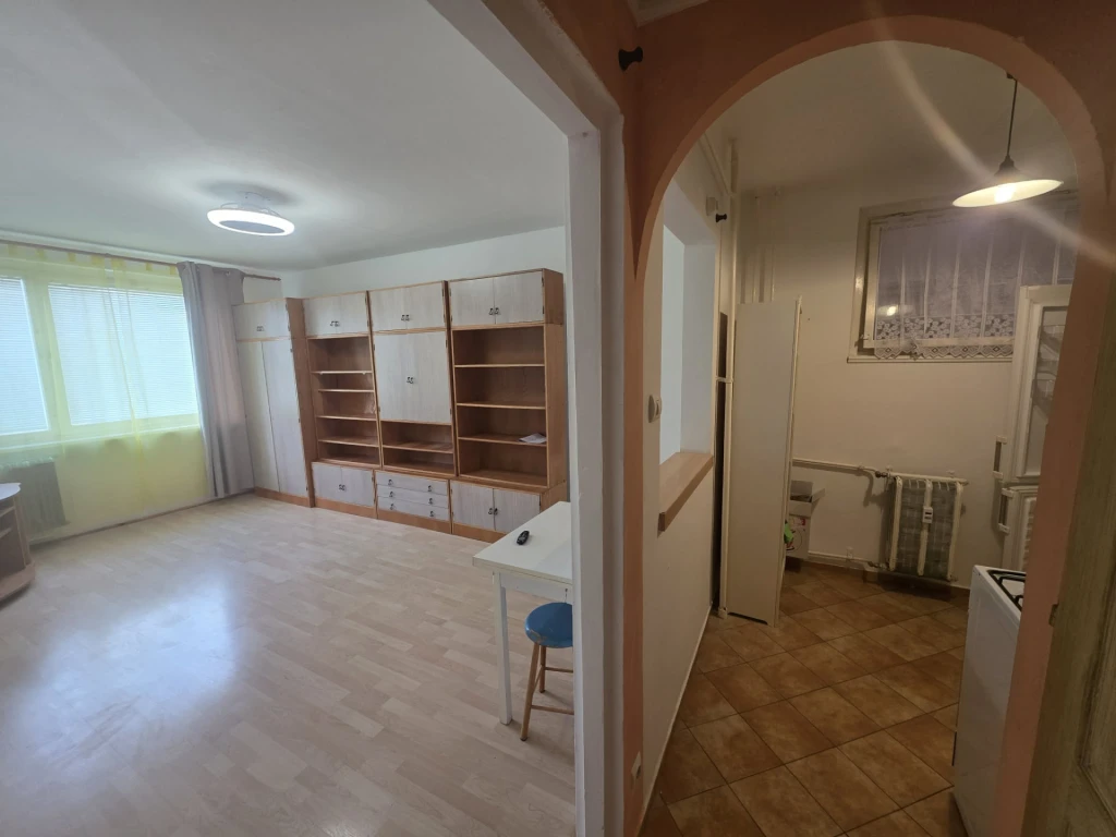 A NYÍRPALOTA ÚTON 2 SZOBÁS, FELÚJÍTOTT LAKÁS KIADÓ!