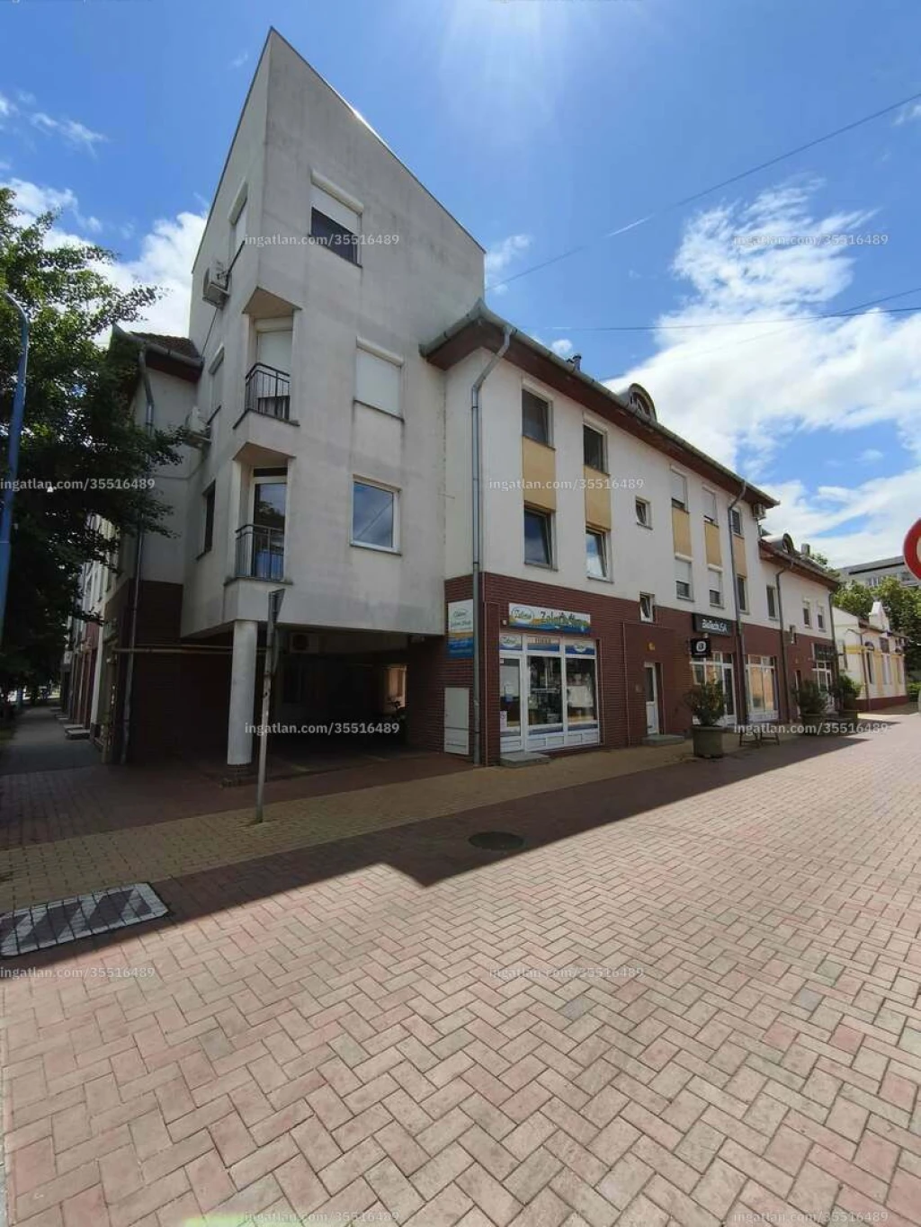 Szentesen a Horváth Mihály utcában egy 50m2 -es 3. emeleti, téglalakás eladó