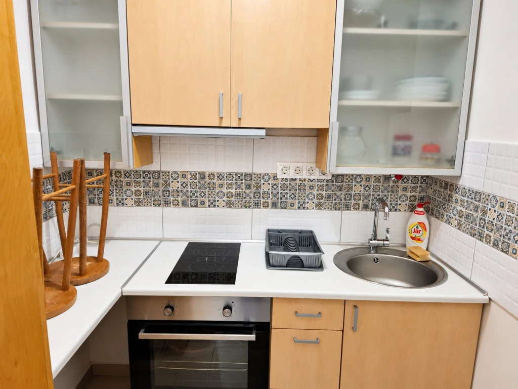  KLÍMÁS GARZON A BUDAI VÁR ALJÁBAN – AZONNAL KÖLTÖZHETŐ!   Budapest I. kerület, Pauler utca 30 m² | 1 szoba | Emeleti lakás, lift van  Bérleti díj: 200.000 Ft/hó