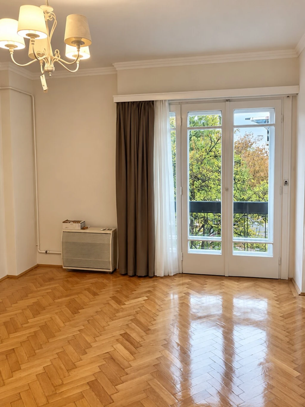 FRISSEN FELÚJÍTOTT GARZON ÚJLIPÓTVÁROSBAN – AZONNAL KÖLTÖZHETŐ!   XIII. kerület, Hegedűs Gyula utca  Bérleti díj: 210.000 Ft/hó  31 m² | 1 szoba | 2. emelet | Lift