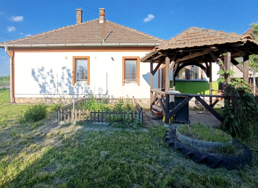 Eladó családi ház, Érd, Érdliget, Saroktelek - Érdliget - családi ház