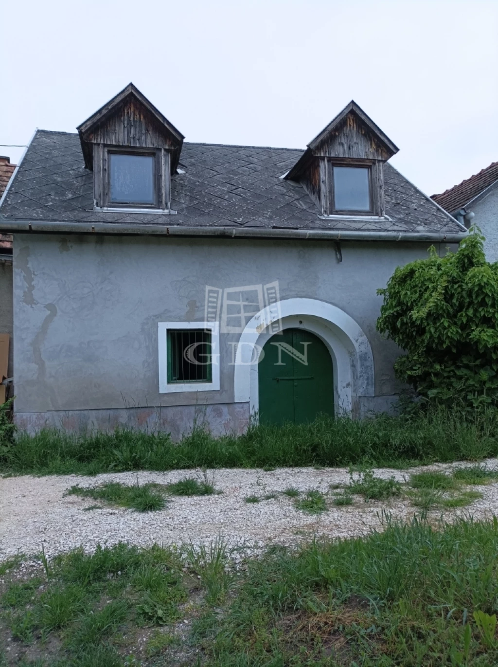 Eladó üdülő, nyaraló, Tök, Kis sor