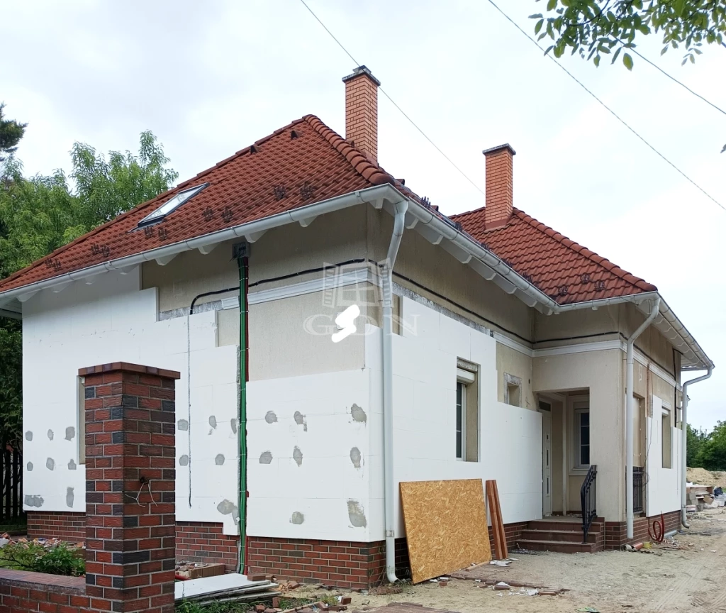 Eladó téglalakás, Százhalombatta, Belváros, Lakás kertkapcsolattal központban