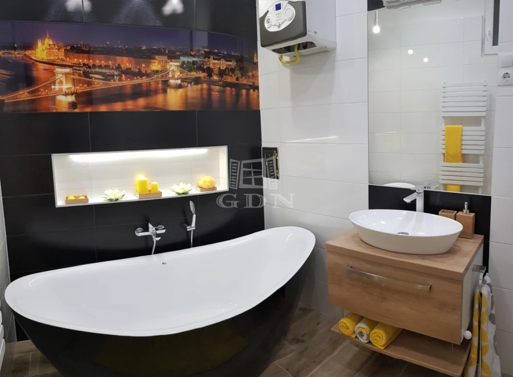 For sale brick flat, Budapest VI. kerület, Nagykörúton belüli terület, Csengery utca