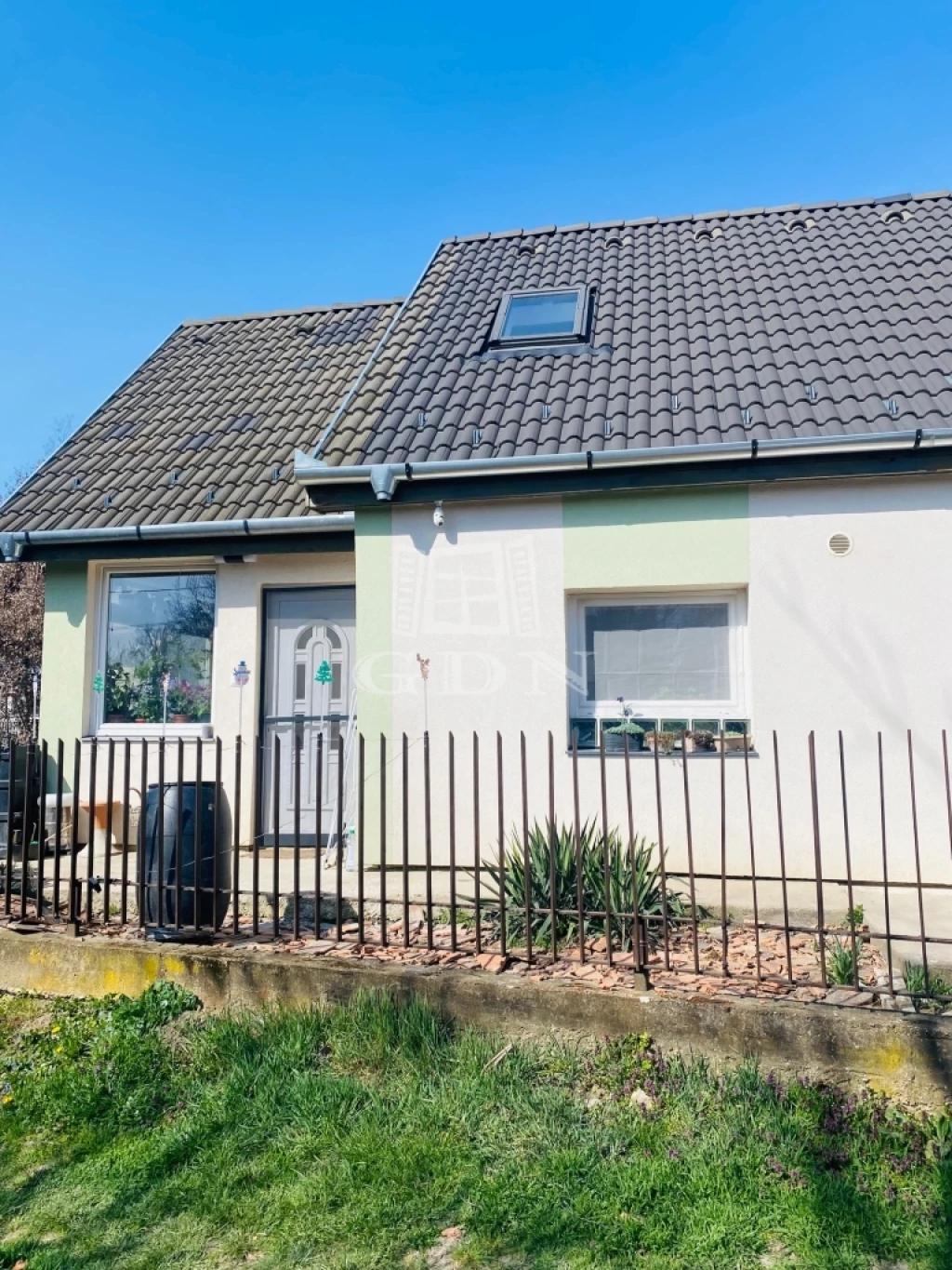 Eladó családi ház, Érd, Postástelep, Kertvárosi környezet