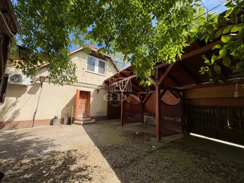 Eladó családi ház, Budapest X. kerület, Óhegy, Két épület nagy telken