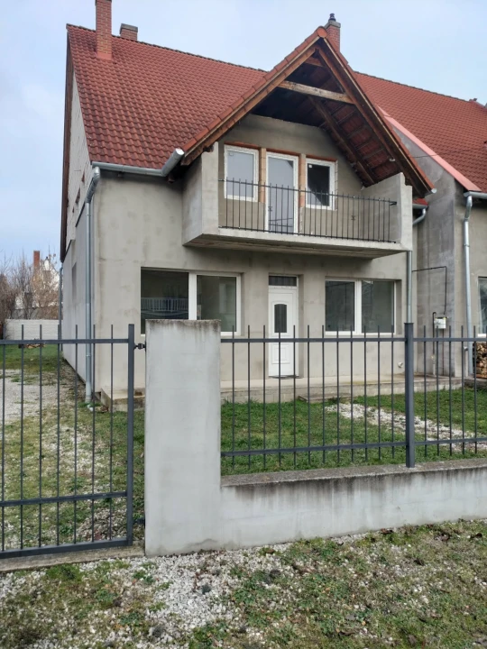 Eladó sorház, Keszthely
